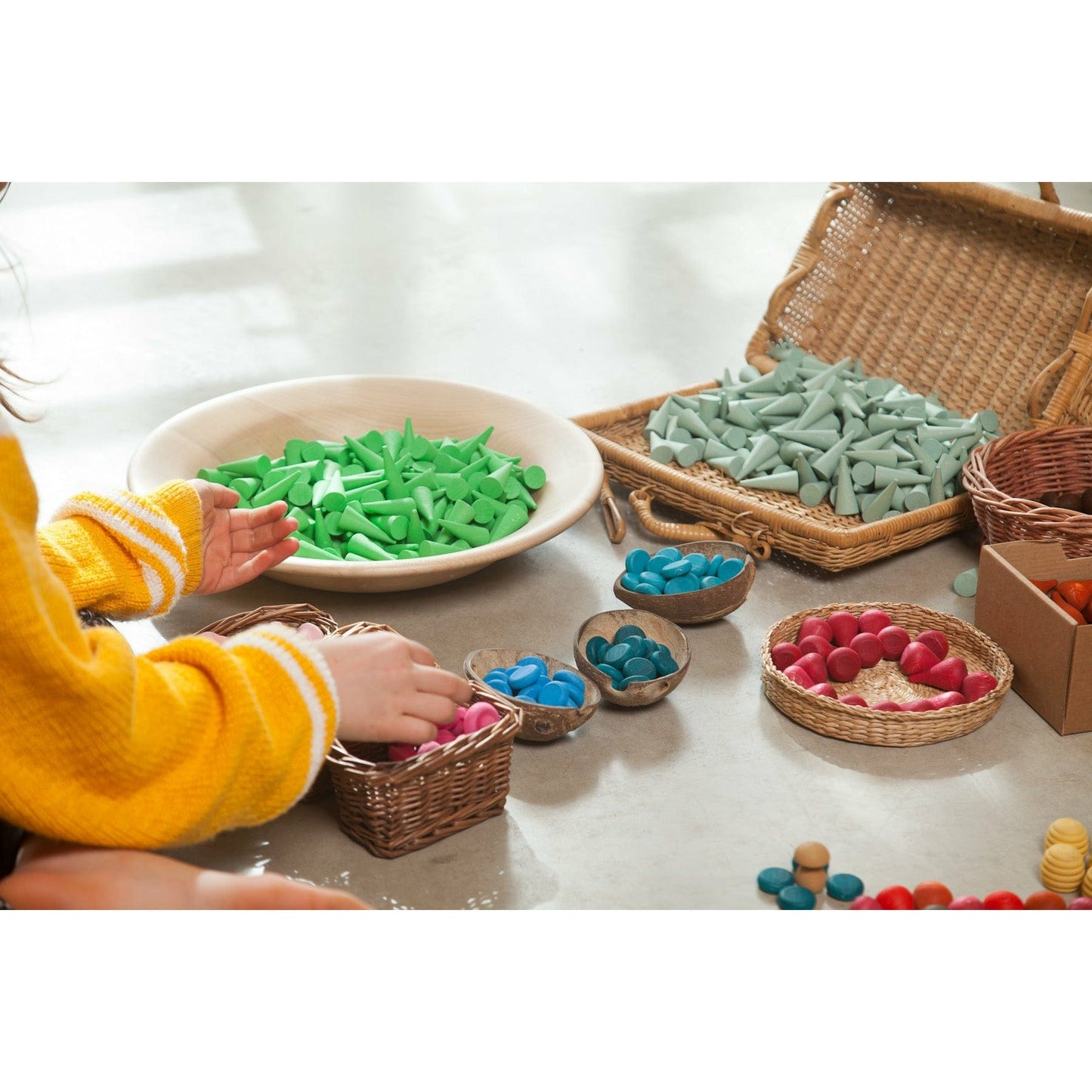 Grapat Wood Mandala Green Cones