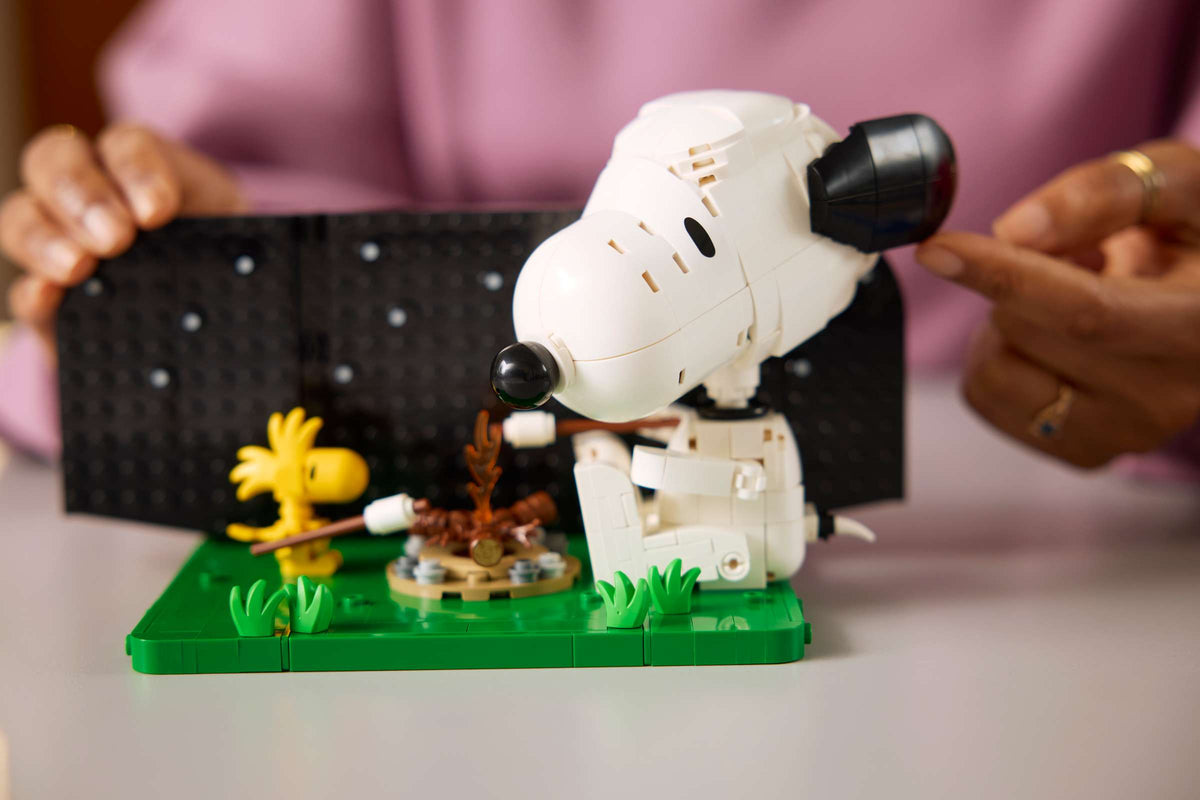 Peanuts: Snoopy's Doghouse Building Set