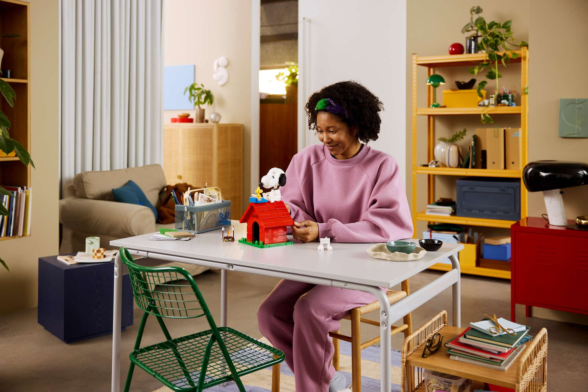 Peanuts: Snoopy's Doghouse Building Set