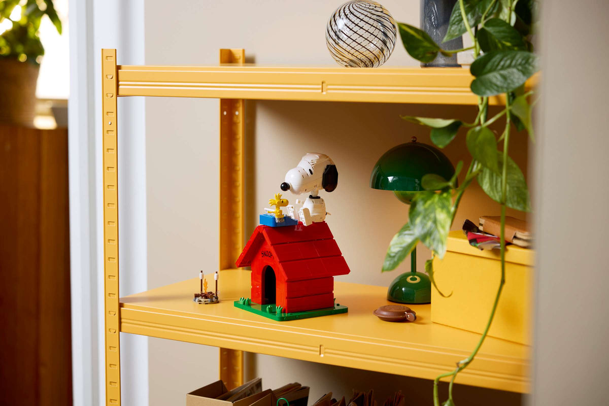Peanuts: Snoopy's Doghouse Building Set