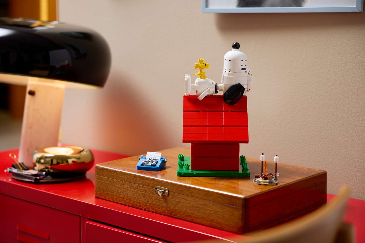 Peanuts: Snoopy's Doghouse Building Set
