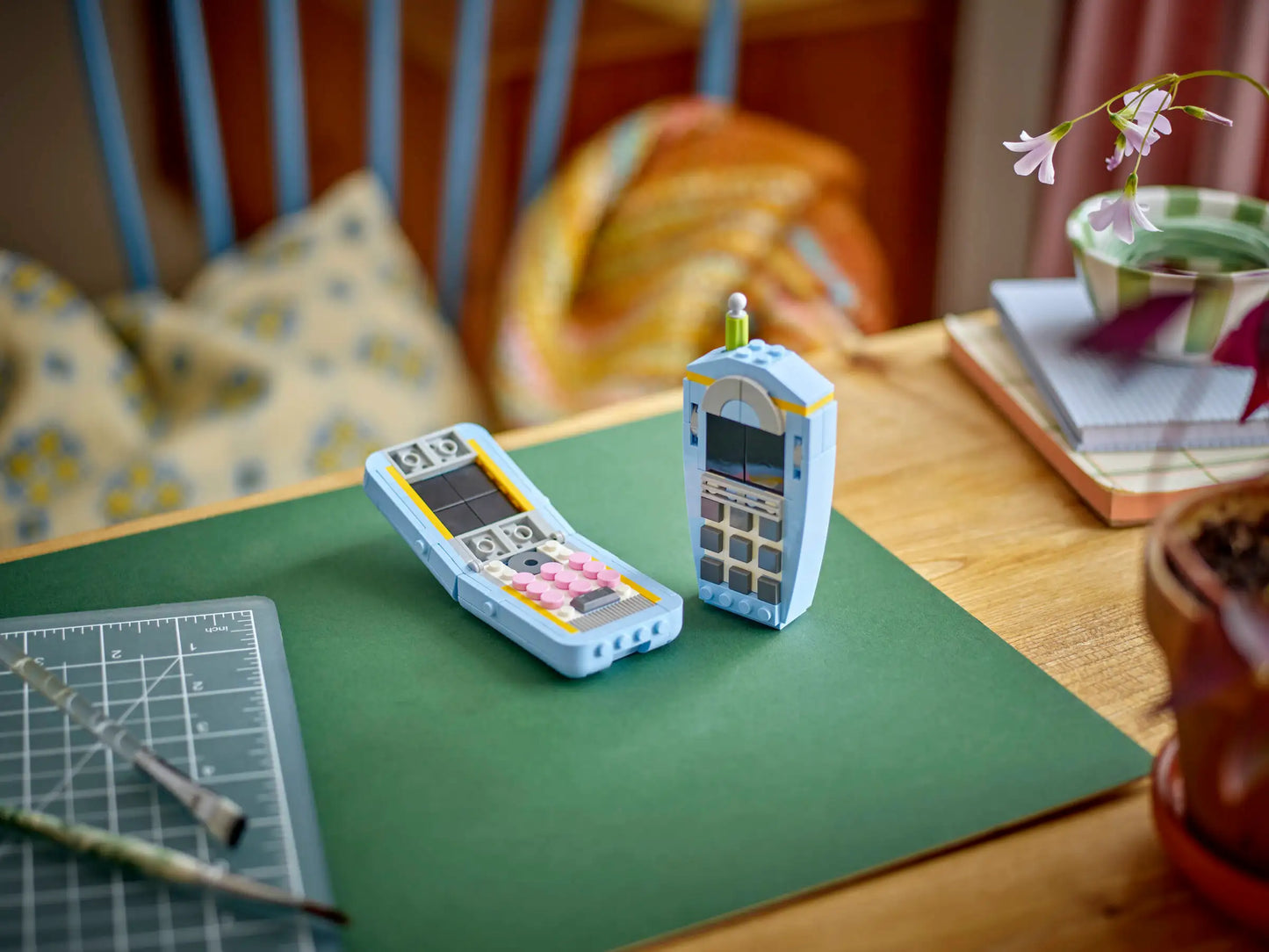 Creator: Retro Telephone Building Set