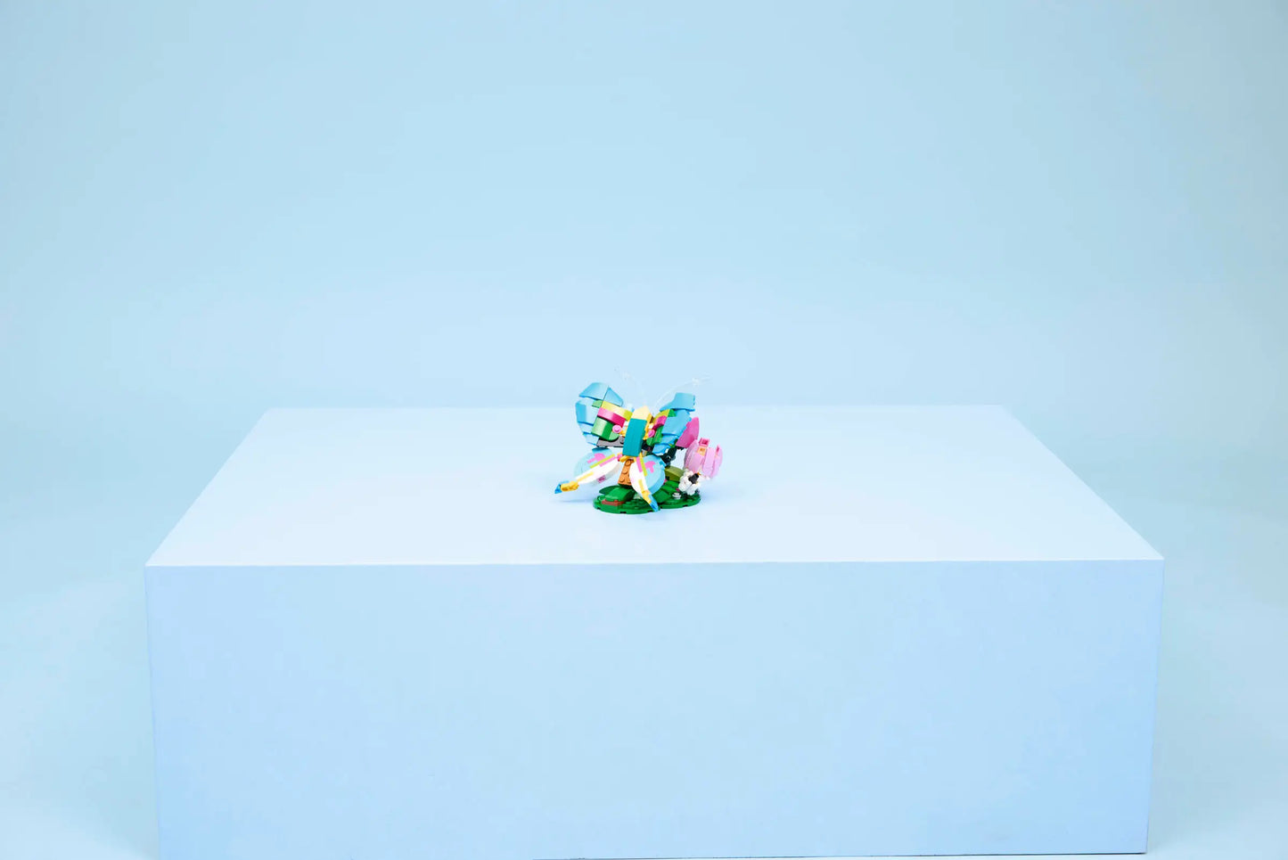 Creator: Wild Animals - Colourful Hummingbird Building Set