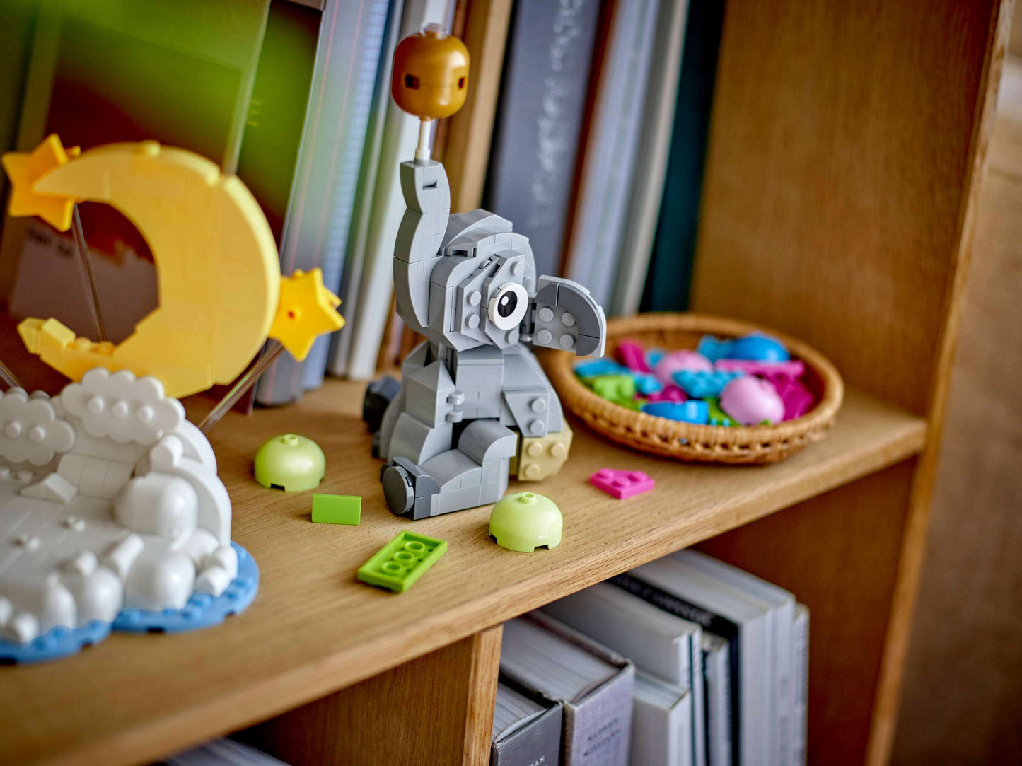 Classic: Baby Elephant in the Sky Building Set