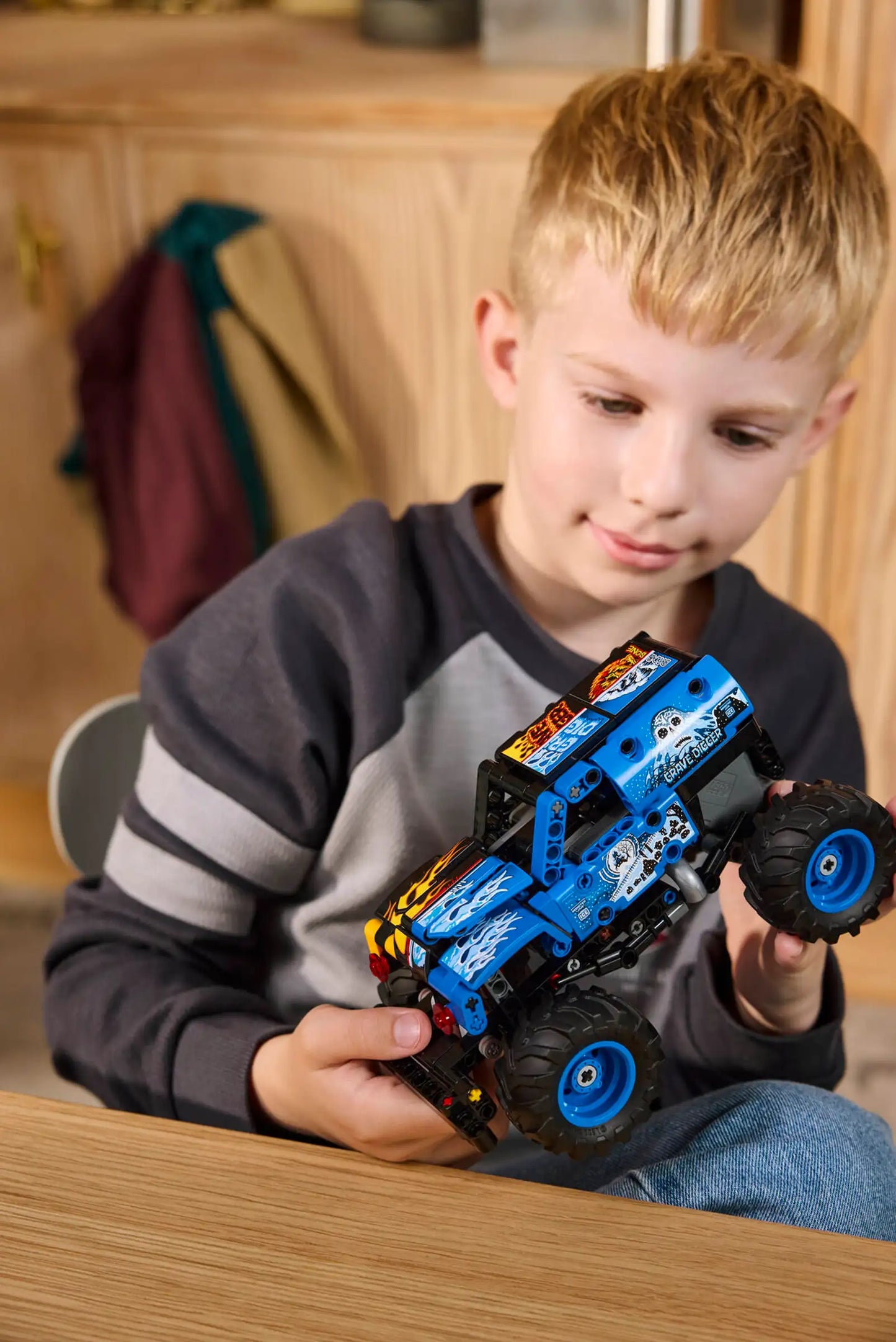 Technic: Monster Jam™ Grave Digger™ Fire and Ice Building Set