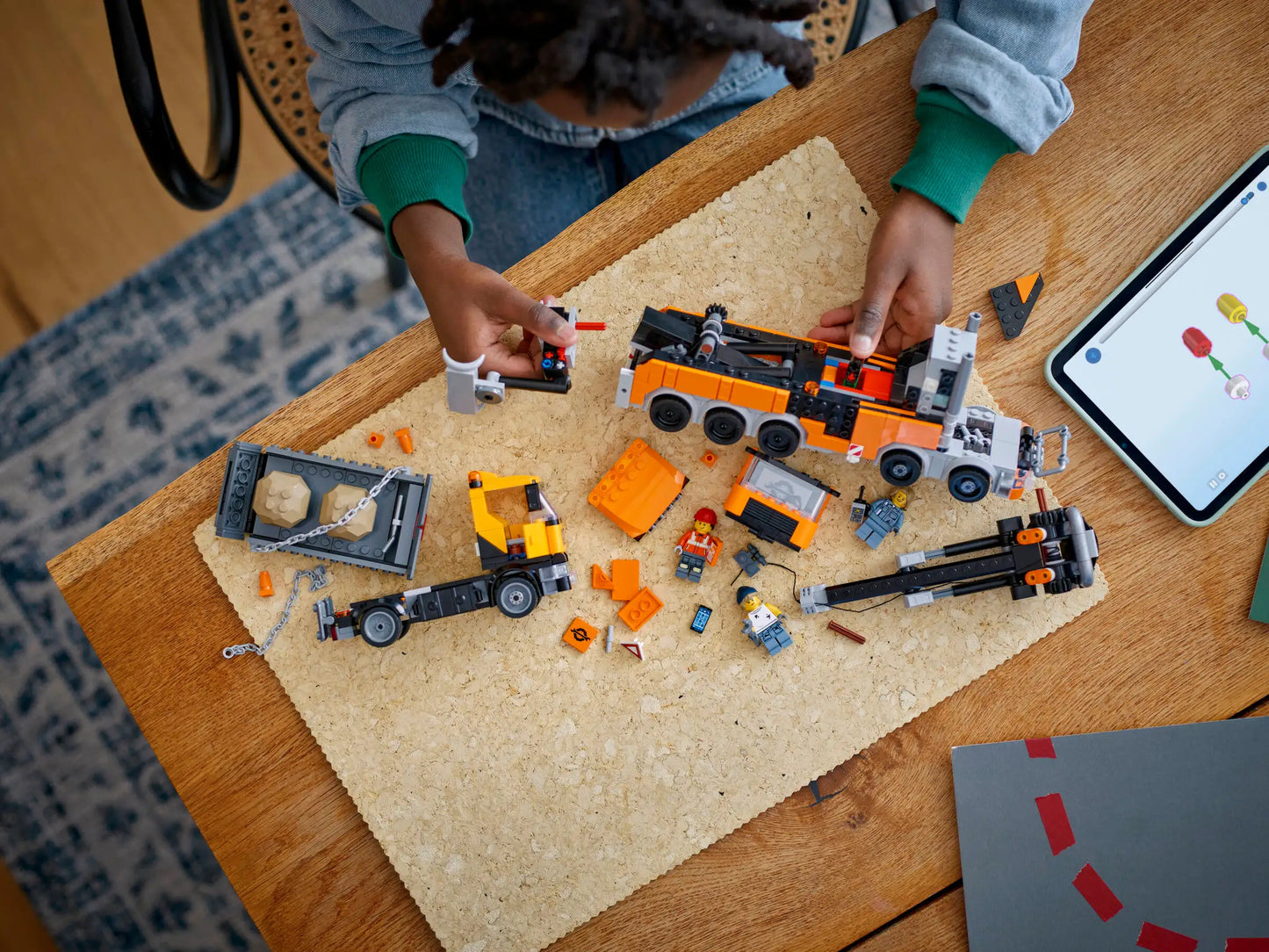 City: Heavy Duty Recovery Tow Truck with Crane Building Set