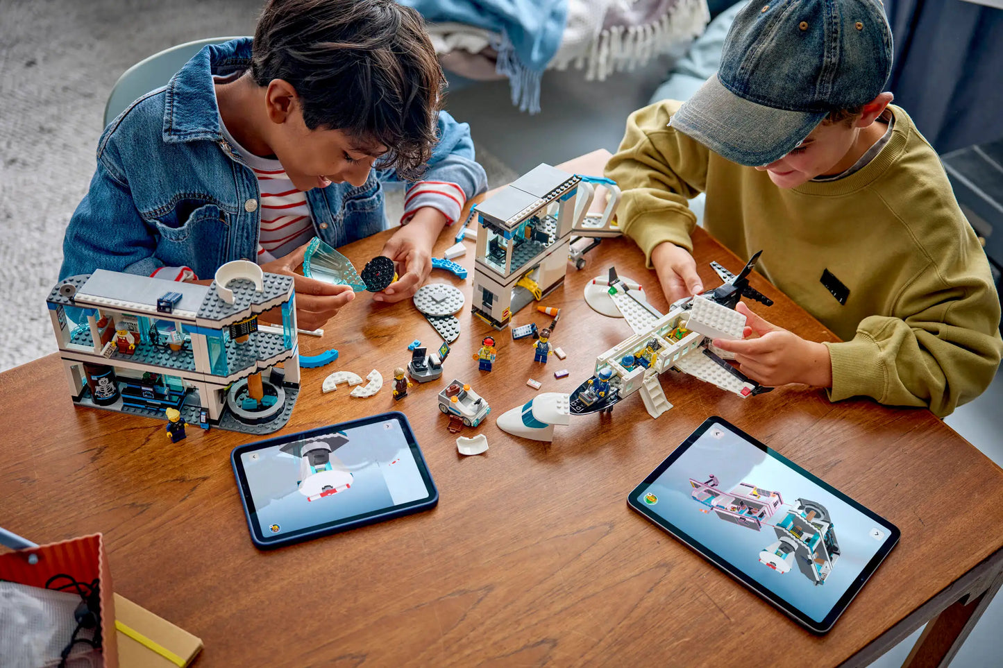 City: Airport with Airplane Building Set