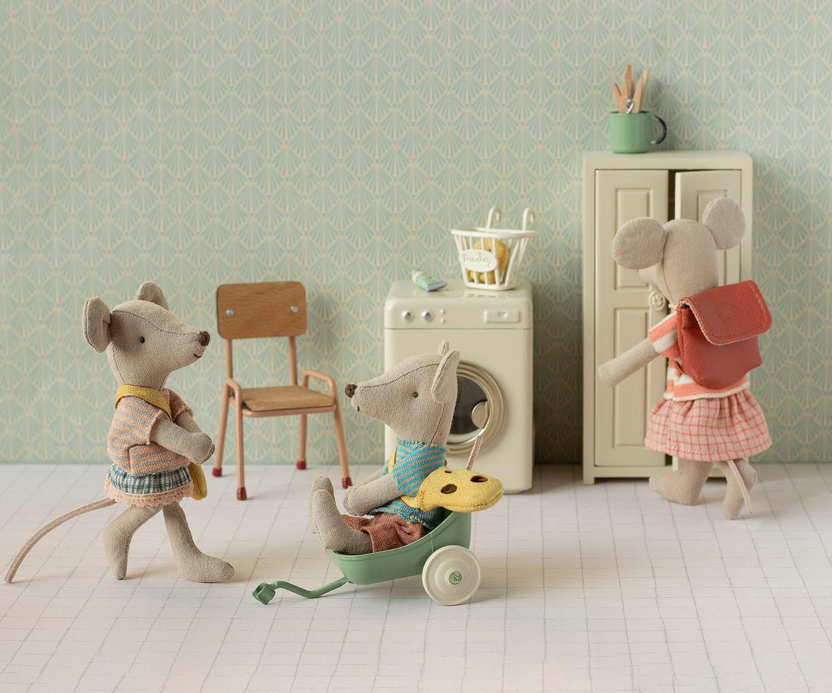 Little Sibling Mouse with Bag