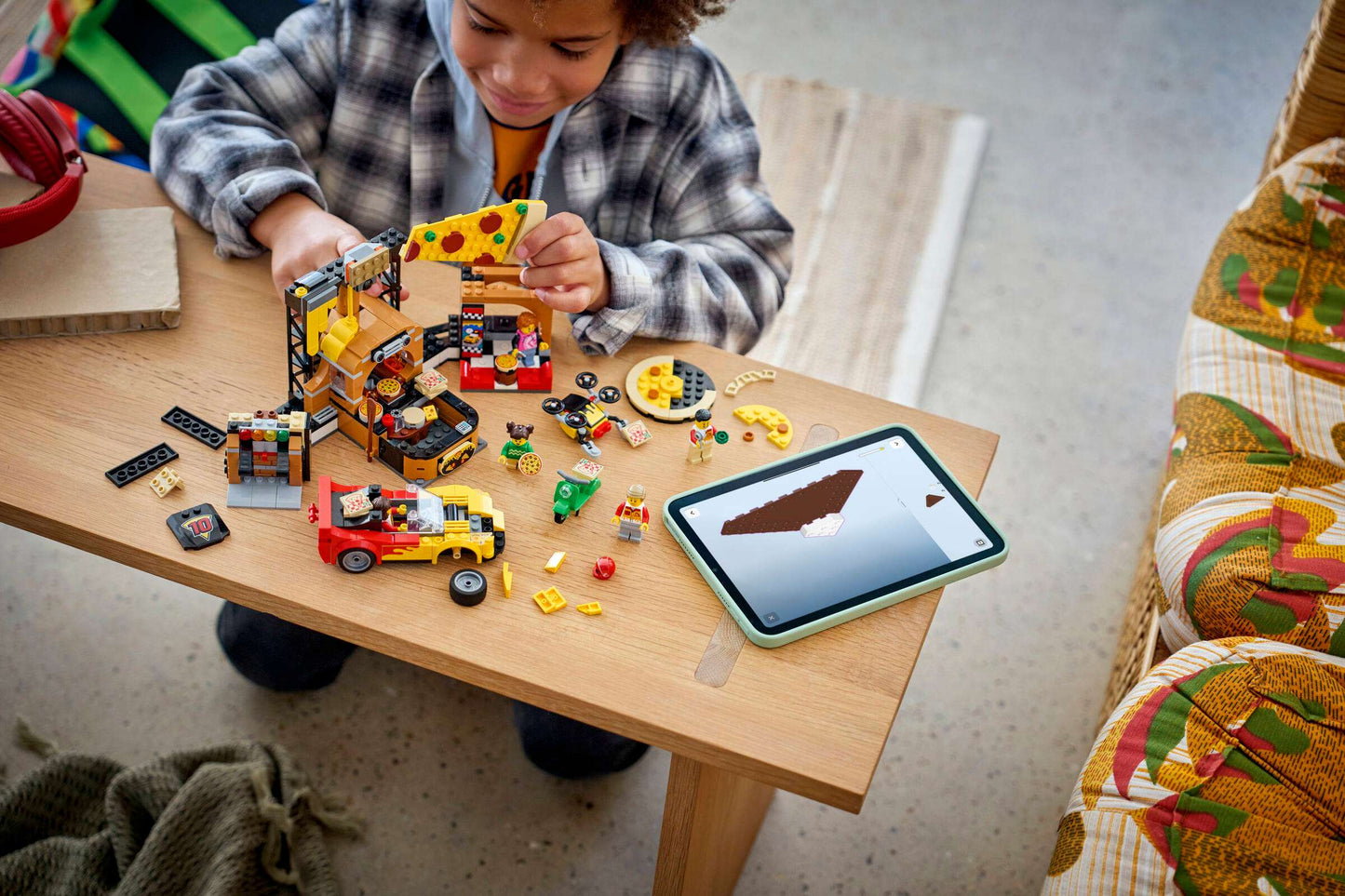 City: Pizza Delivery Experience with Vehicles Building Set