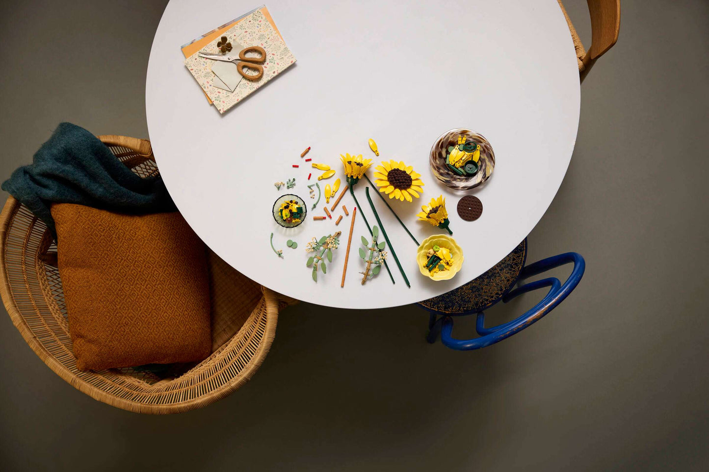 Botanical Collection: Sunflowers Bouquet Building Kit