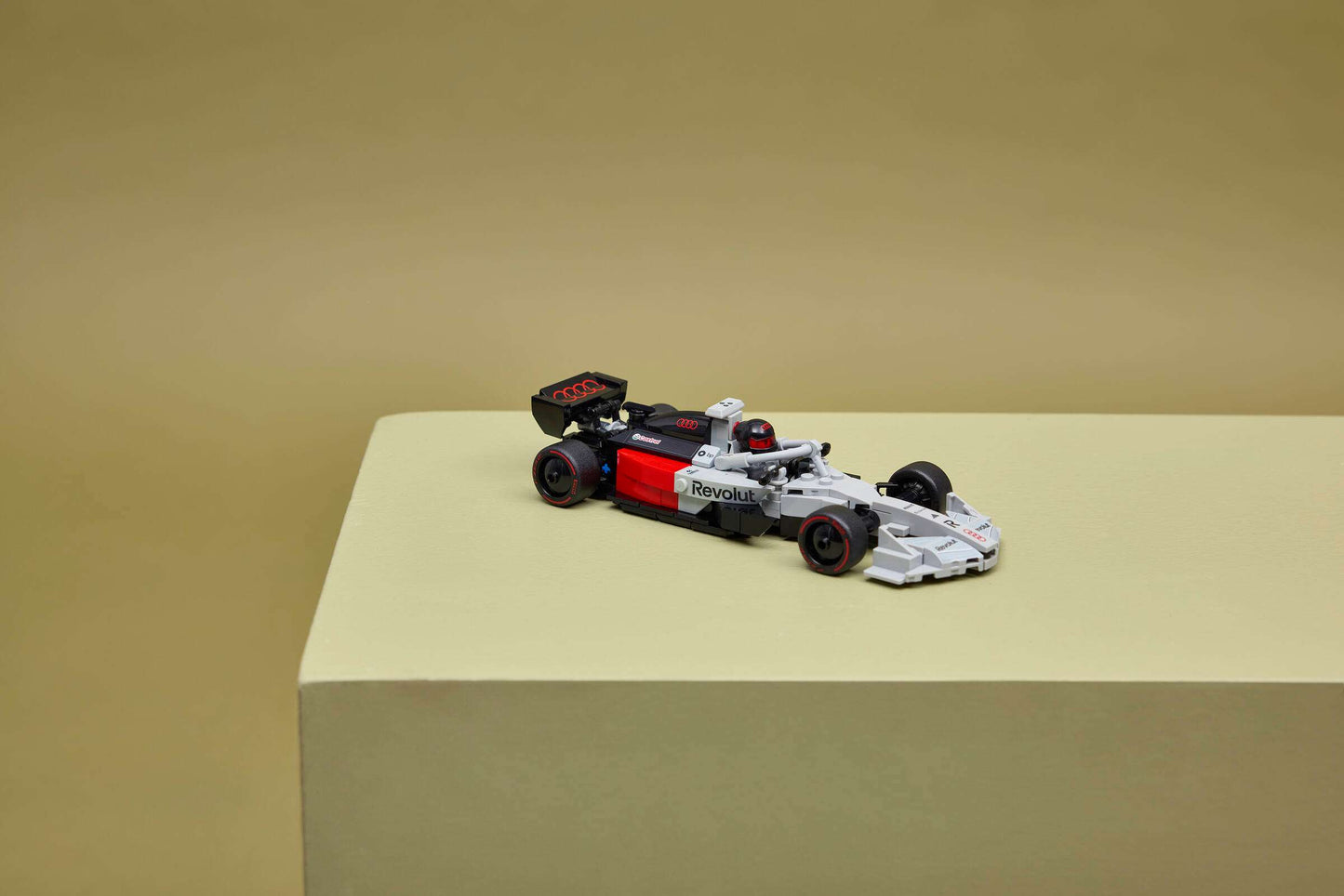 Speed Champions: Audi Revolut F1® Team R26 Race Car Building Set