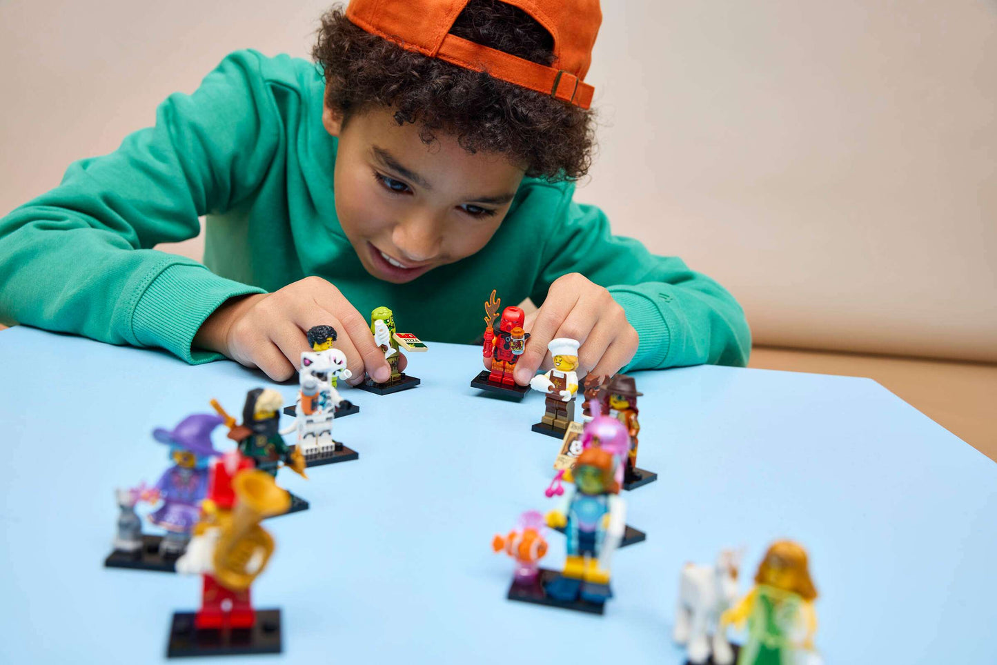 Minifigures: Series 29